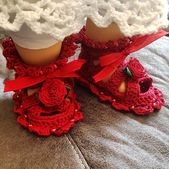 Thread crochet Victorian lace bonnet and booties - Picture 3 of 3